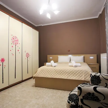 Alice Maisonette & Adamantas (Milos)