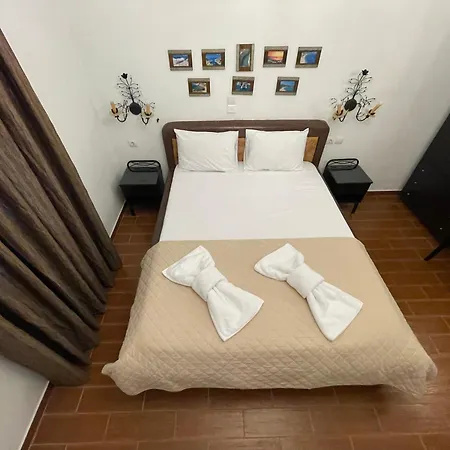 Alice Maisonette & Apartahotel Adamantas (Milos)