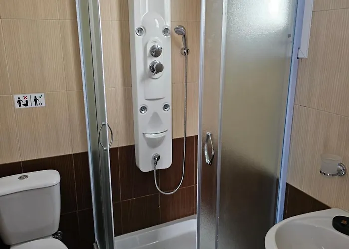 Alice Maisonette & Adamantas (Milos)