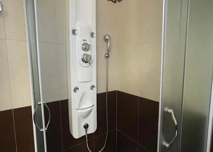 Alice Maisonette & 4* Adamantas (Milos)